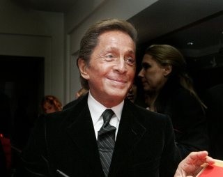 Perancang Busana Legendaris Valentino Tutup Usia di 93 Tahun